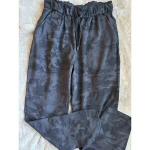lululemon Stretch High-Rise Pant Incognito Camo Black Women’s Size 6 Tapered Leg